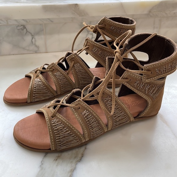 Gentle Souls by Kenneth Cole in collab with Urban Zen Donna Karen/Gladiators - Picture 3 of 11